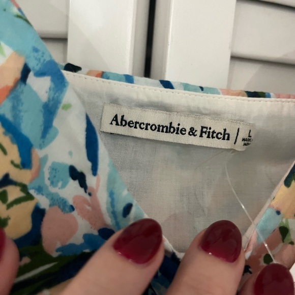 Abercrombie and Fitch Print Crop Top- Size L - Picture 4 of 6